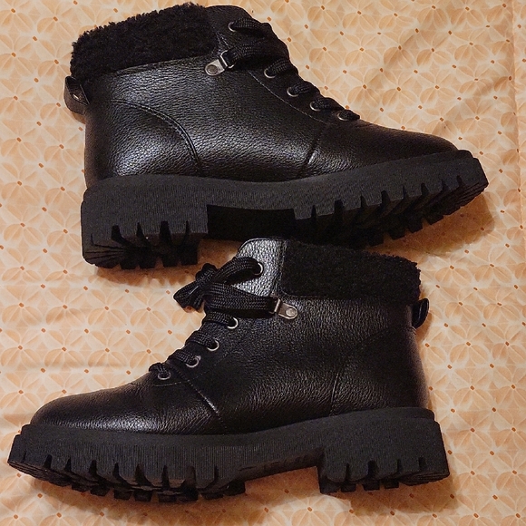 Old Navy Shoes - Old Navy Ankle Hiking Boots